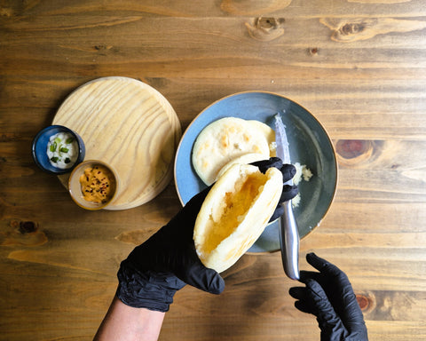 Kochbox - Arepas Coco-Curry Pollo - mit Kokosmilch-Curry, Gemüse und Hähnchen